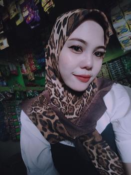 Product Review of Hulya Hijab Segi Empat Rayon Katun Kilau 100cm HUL100K150 Muslim Square Voal Kerudung from S**a N**2 1