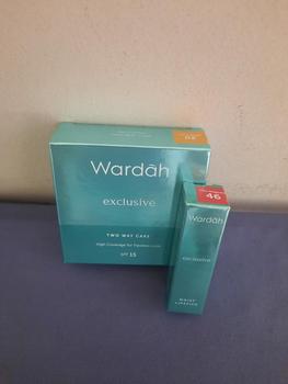 Product Review of Wardah Exclusive Moist Lipstick - Warna Intense dengan Natural Moist dan Glossy Finish - Dilengkapi Vitamin E yang Melembabkan Bibir - Tekstur Halus from P**u 1
