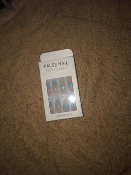 Product Review of MÃ 176 - BỘ 24 MÓNG GIẢ KÈM KEO from N**🥓 0