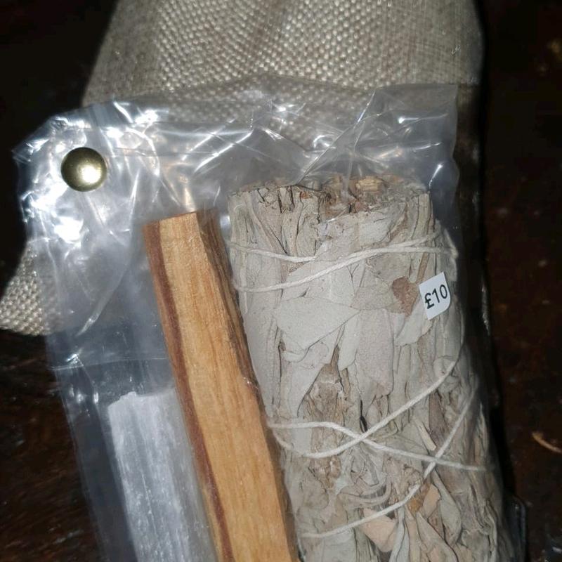 home cleansing kit (sage, palo santo, selenite) 1