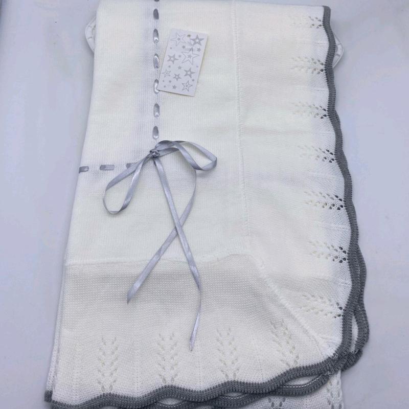 beautiful  Spanish style shawl with contrast edging and ribbon 5