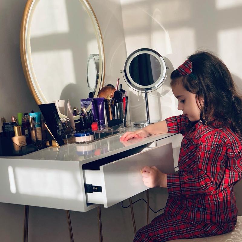 HOMCOM Dressing Table Set with LED Light, Round Mirror, Vanity Makeup Table with 2 Drawers and Cushioned Stool for Bedroom, White 8